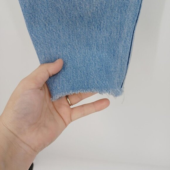 Levi's Premium Mom Jeans In Sneak Peek Light Wash Women's 24 High Rise Relaxed - Picture 3 of 14